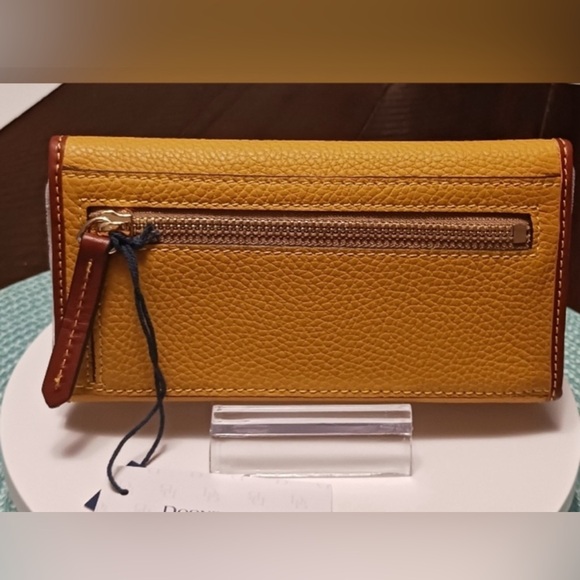 Dooney & Bourke Pebble Grain Continental Clutch Wallet NWT - Picture 3 of 4